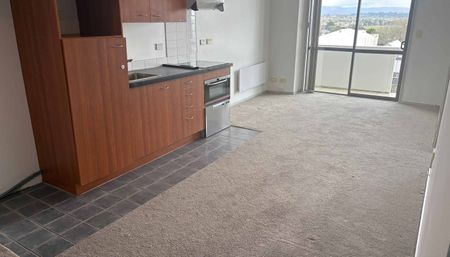 Sunny, central 3 bedroom apartment - Photo 4