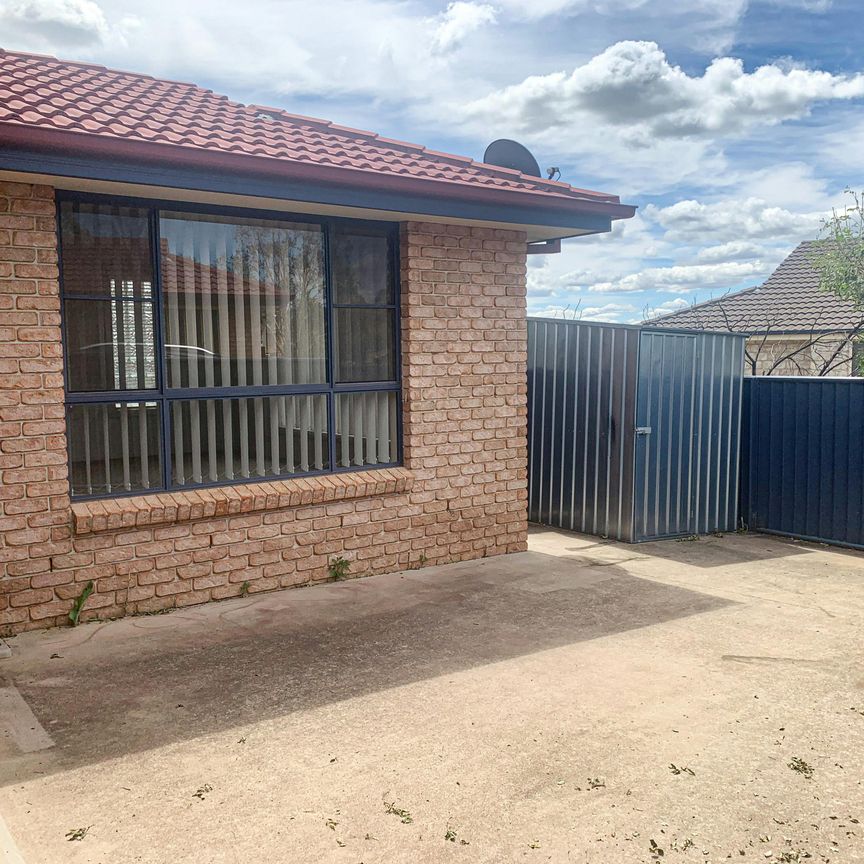 Modern Three Bedroom Home - Photo 1