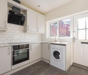 2 bedroom terraced house to rent - Photo 2