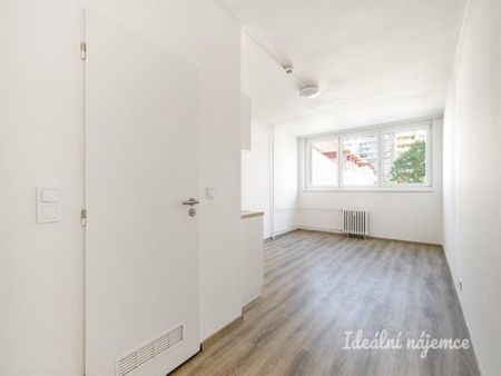 Pronájem bytu 1+kk 24 m2 - Fotografie 3