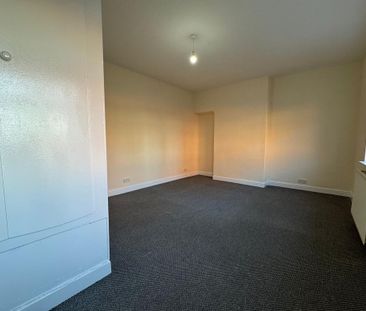 2 bedroom end of terrace house to rent - Photo 6