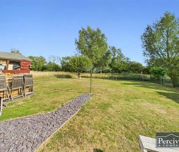 3 bedroom semi-detached house to rent - Photo 4