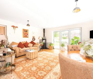 7 bedroom bungalow to rent - Photo 1