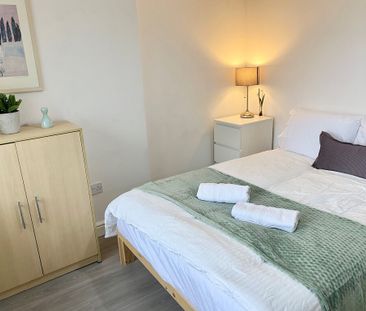 9 Bed Student Accommodation - Photo 2