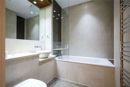 A spacious penthouse in central Putney. - Photo 4