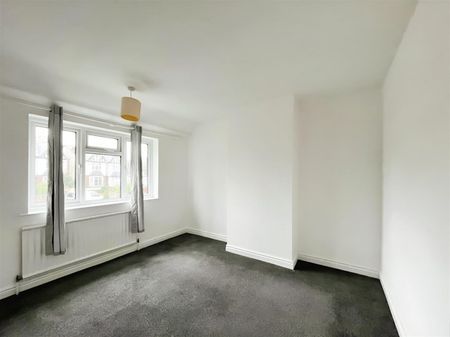 3 bedroom - Photo 2