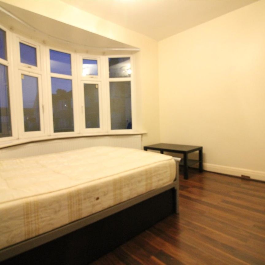 Rose Gardens, Southall - Photo 1