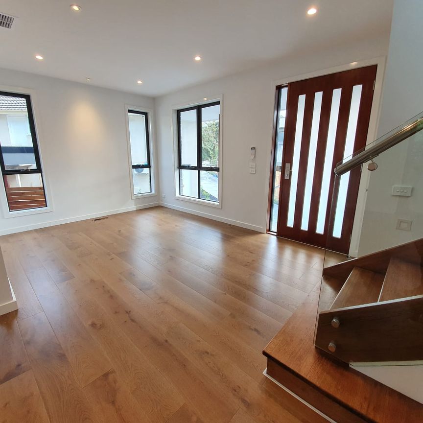 2/31 Glen Road, Mitcham VIC 3132 - Townhouse For Rent | Domain - Photo 1