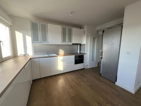 Location Appartement 4 pièces 82m² ROUEN 76100 - Photo 2