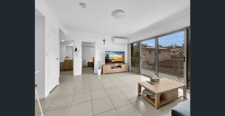 Charming Coastal Apartment - Photo 2