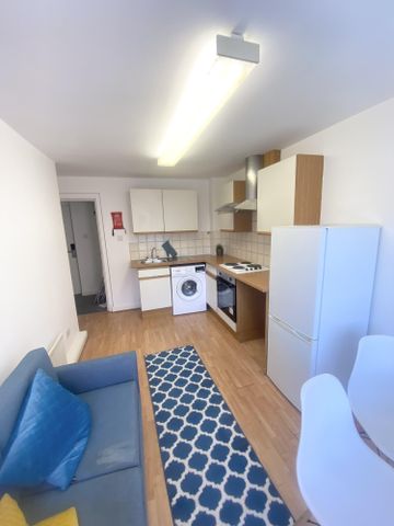 Flat 23, Samara Plaza, LS2 9DU, Leeds - Photo 4