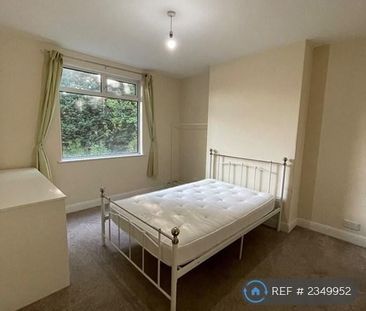 4 bedroom semi-detached house to rent - Photo 3