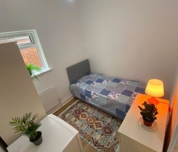 Room in a Shared House, Ancona Road, NW10 - Photo 3