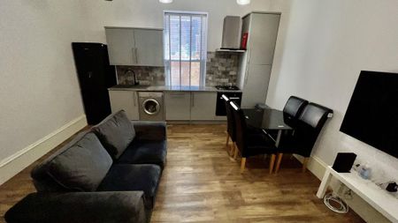 2 bedroom flat to rent - Photo 3