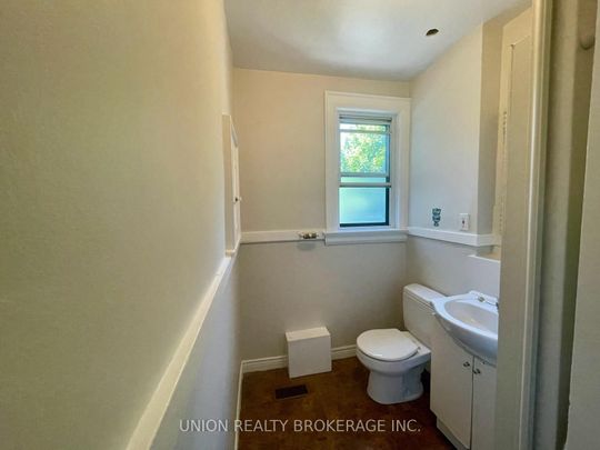 For Lease - 331 Eglinton Avenue Unit# Upper, Toronto, Ontario - Photo 1
