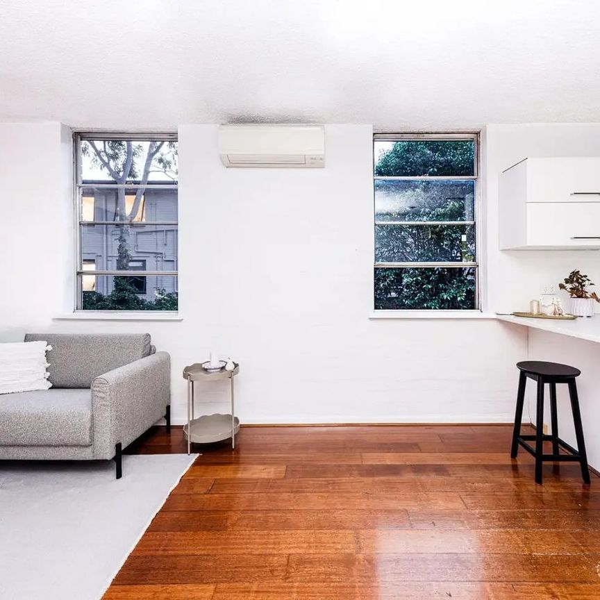 SPACE, LIGHT AND CONVENIENCE IN SCOTCH HILL - Photo 1