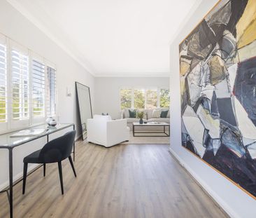 Elevated family home/ City & Water views/ North-facing garden setting - Photo 4