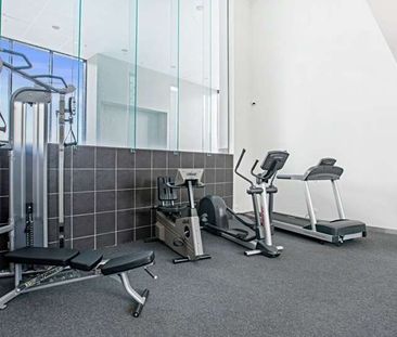 Furnished Studio for Rent – Steps from Southern Cross Station - Photo 5