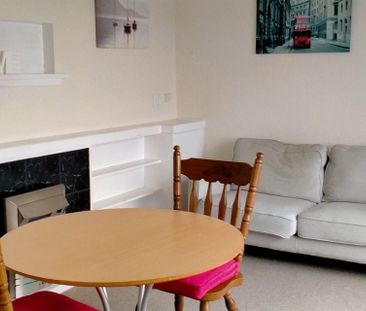 One bedroom furnished flat with great sea views - Photo 1