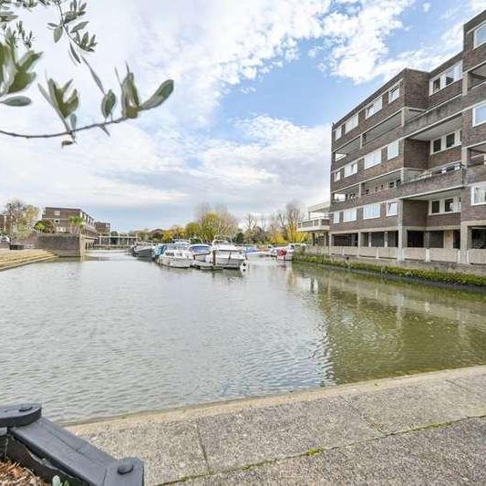 Justin Close, Brentford, TW8 - Photo 1