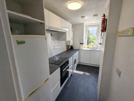 2 bedroom flat to rent - Photo 5