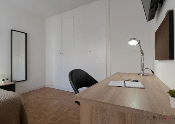 Calle de los Cuatro Amigos, Madrid, Community of Madrid 28029