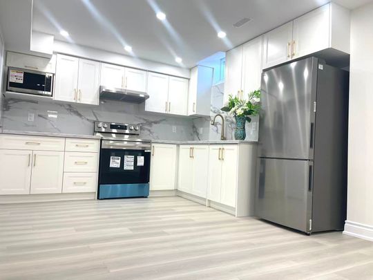 For Lease - 252 Borealis Avenue, Aurora, Ontario - Photo 1