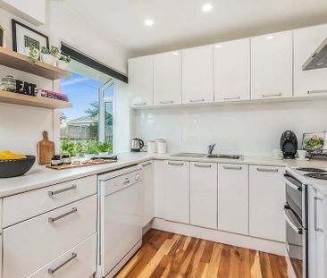 Sunny, Stylish & Private 3-Bedroom Home! - Photo 3