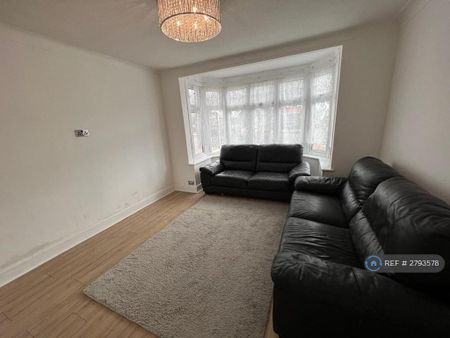 3 bedroom semi-detached house to rent - Photo 2