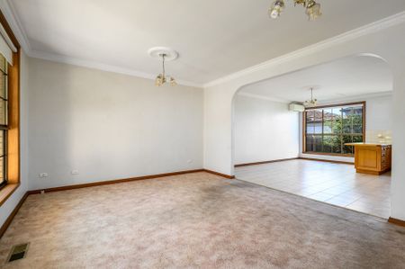 Spacious 2 bedroom unit - Photo 2