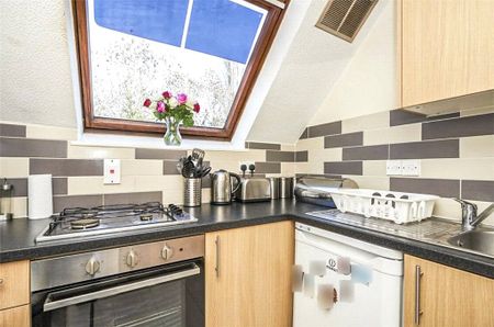 The Oaks, Moormede Crescent, Staines-upon-Thames, Surrey, TW18 4SG - Photo 5