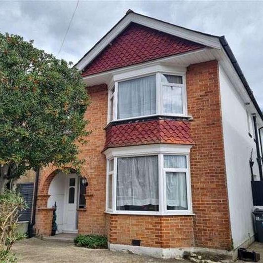 Bedroom House In Bournemouth, BH9 - Photo 1