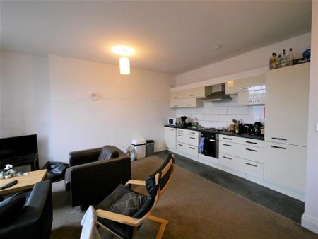 2 bedroom flat to rent - Photo 2