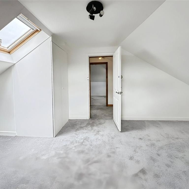 4 bedroom flat to rent - Photo 1