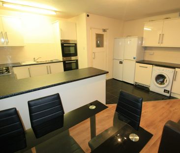 Terraced House to rent on - Photo 6