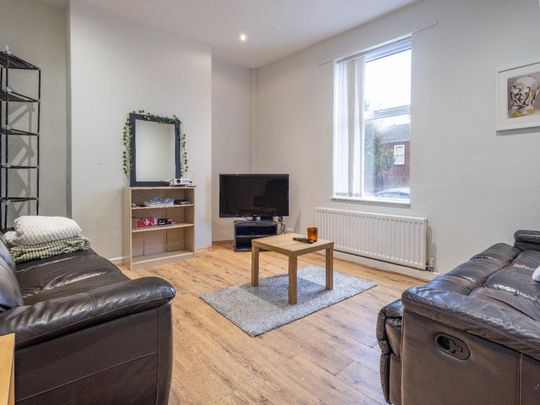 6 bedroom terraced house to rent - Photo 1