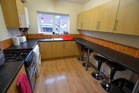 1 bedroom in a house share to rent - Photo 4