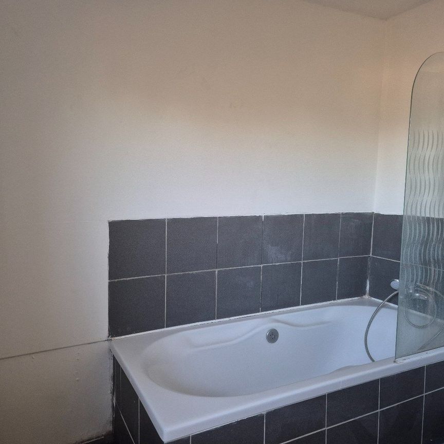 Appartement met 2 slaapkamers nabij Genk centrum - direct beschikbaar! - Foto 1