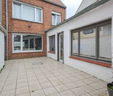 Instapklare rijwoning met 3 slaapkamers, koer en garage - Photo 1