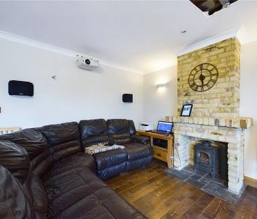3 bedroom detached house to rent - Photo 2