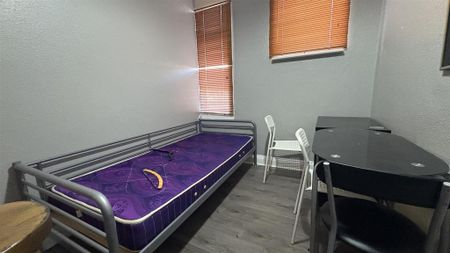 4 bedroom terraced house to rent - Photo 4