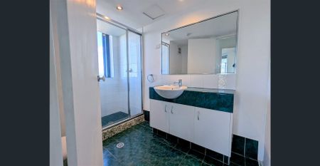 Central Surfers Paradise 100 m2 extra Large furnished 2 bedroom 2 bathroom apartment, - Photo 4