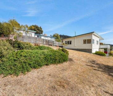 Immaculately presented 3 bedroom family home in a great location - Photo 1
