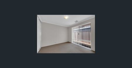 LARGE 4x2 FAMILY HOME IN HERITAGE PARK - Photo 4