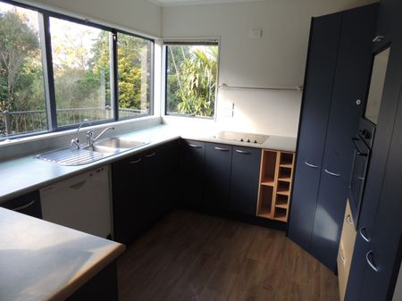 PAKURANGA 4 bedrooms family home - Photo 4