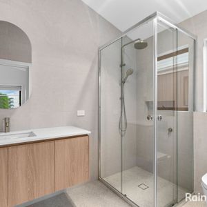 Brand New & Gorgeous - Photo 2