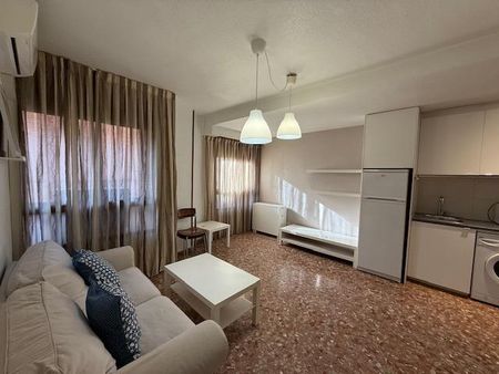 Alquiler de apartamento en la plaza de Santa Isabel . - Photo 3