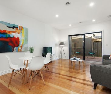 Stunning Townhouse in Absolutely Unbeatable Location! - Photo 4