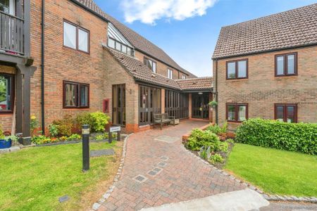 1 bedroom retirement property to rent - Photo 5