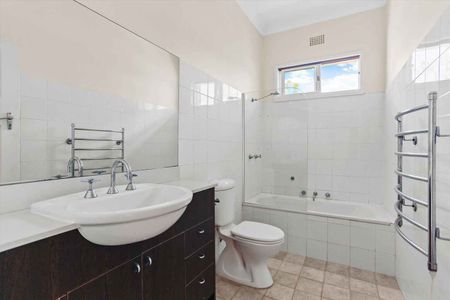 Recently Renovated Family Home in Serene Street - Photo 5